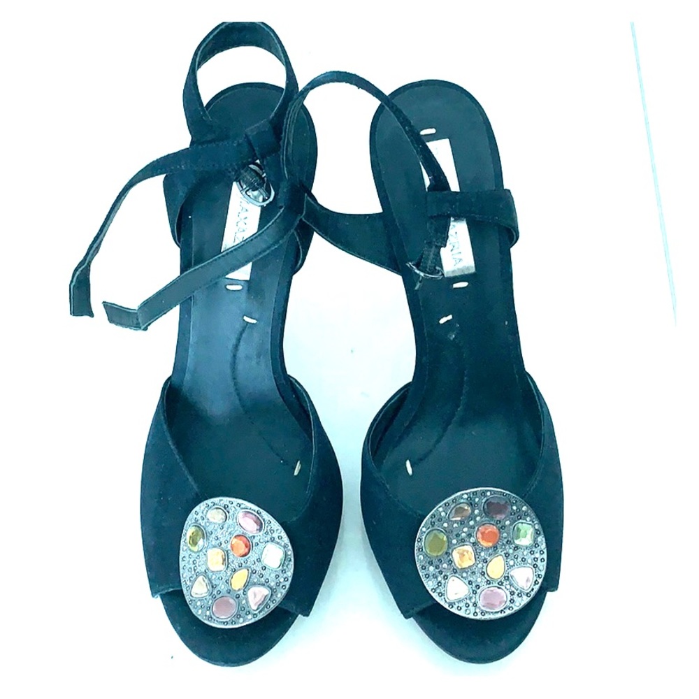 BCBG MAXAZRIA black pumps with crystals details